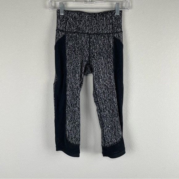 Lululemon Black White Jacquard Fit Physique Crop Athletic Leggings Size 2 - Picture 1 of 5